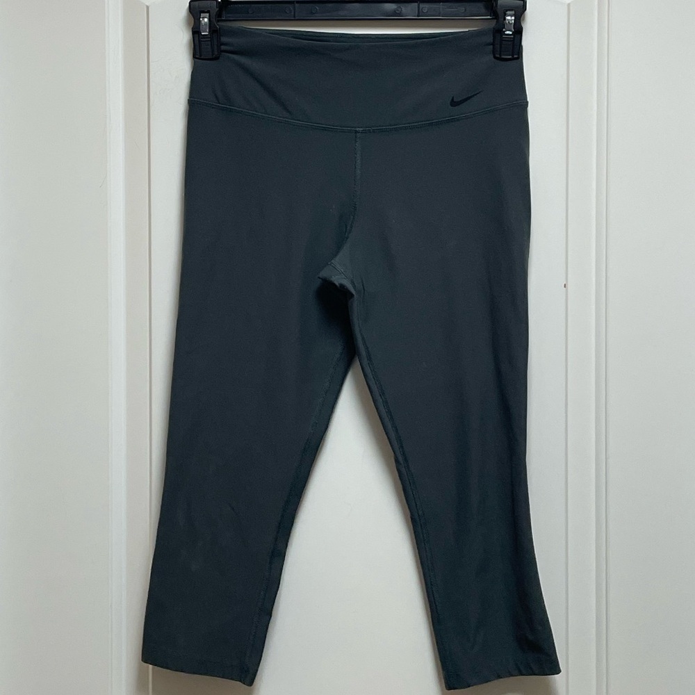 Nike Dri Fit Womens Small 19” Charcoal Gray Athletic Running Cropped Leggings - Picture 2 of 7